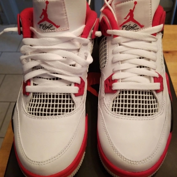 Jordan 4 main image 4